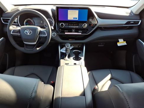 New 2026 Toyota Highlander XLE image 8
