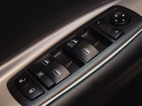Used 2019 Dodge Journey SE w/ Connectivity Group FWD image 27