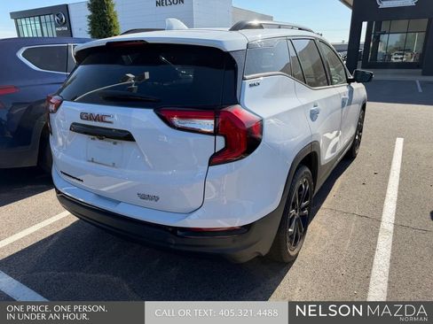 Used 2022 GMC Terrain SLT w/ Infotainment Package II FWD image 7