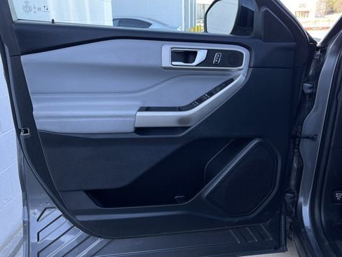Used 2023 Ford Explorer XLT w/ Equipment Group 202A image 9