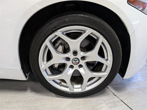 Used 2020 Alfa Romeo Giulia Ti w/ Active Blind Spot Package AWD/4WD image 12