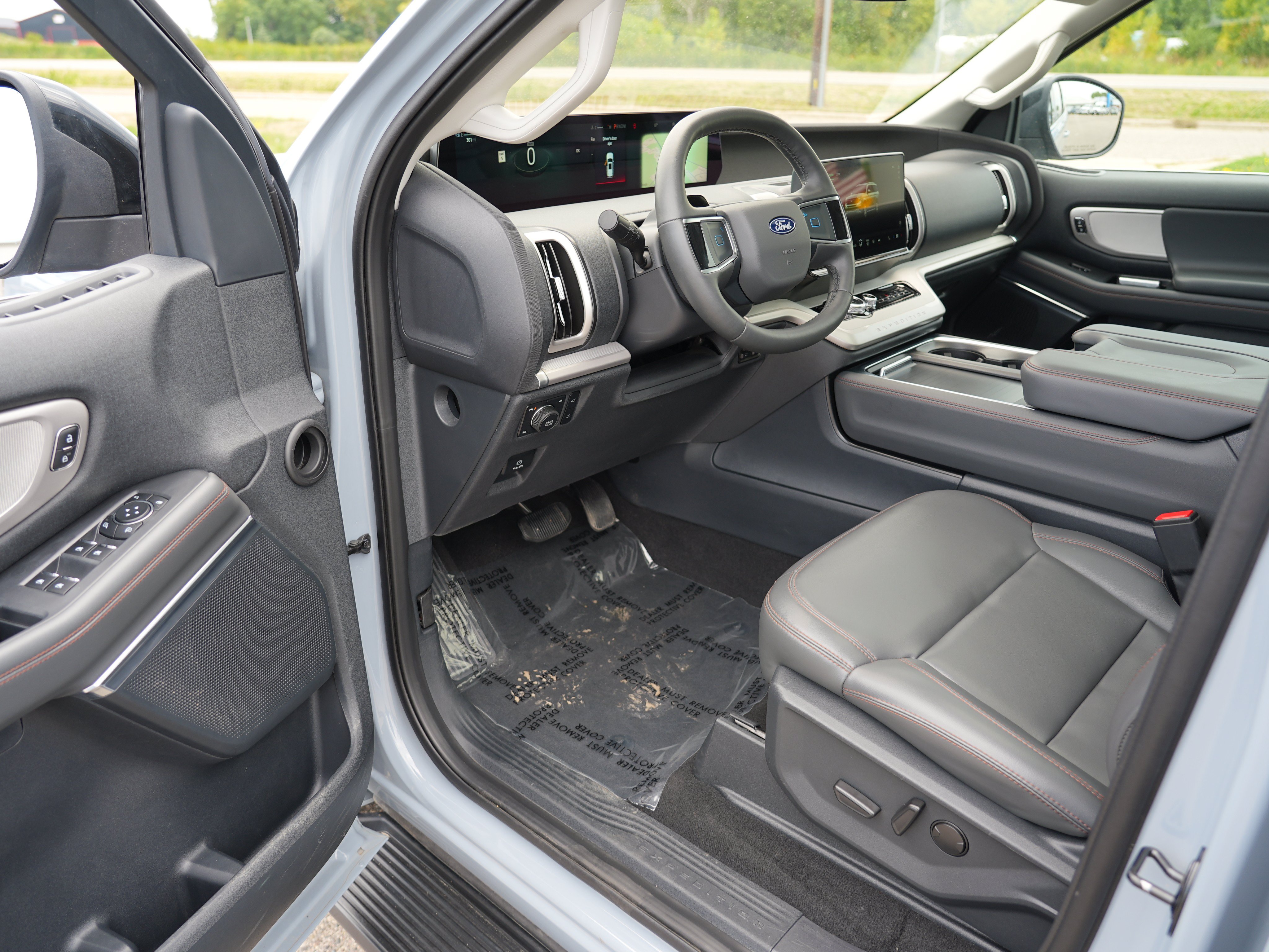 Used 2025 Ford Expedition Active AWD/4WD image 15