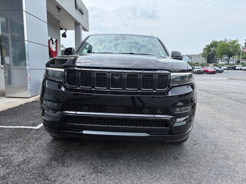 Certified 2025 Jeep Grand Wagoneer Series II Obsidian w/ Quick Order Packagew 28T AWD/4WD image 4