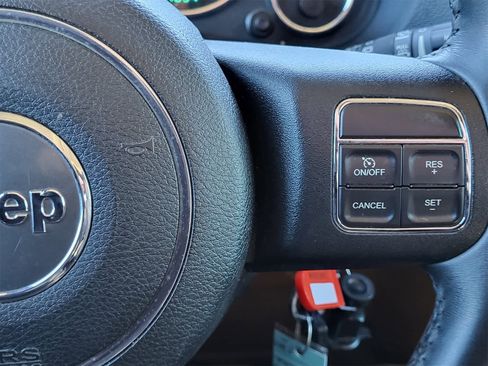 Used 2014 Jeep Wrangler Unlimited Rubicon w/ Connectivity Group image 25