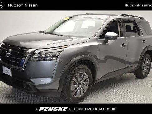 Certified 2025 Nissan Pathfinder SV FWD image 1