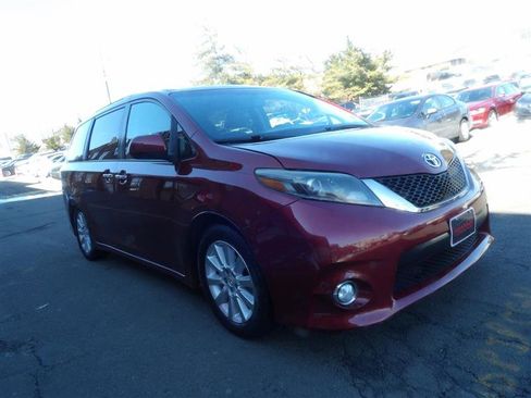 Used 2015 Toyota Sienna SE image 7