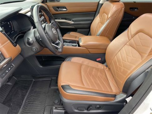 Used 2024 Nissan Pathfinder Platinum w/ Cargo Package image 24