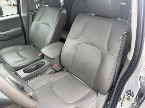 Used 2013 Nissan Frontier SL AWD/4WD image 10