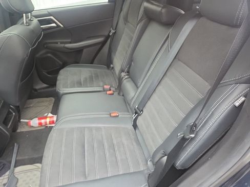 Used 2023 Mitsubishi Outlander SE image 9