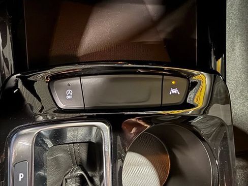 Used 2025 Chevrolet Trax LT w/ Driver Confidence Package FWD image 21