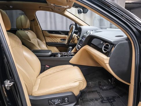 Used 2018 Bentley Bentayga AWD/4WD image 20