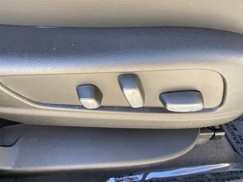 Certified 2025 Cadillac XT6 Premium Luxury image 12