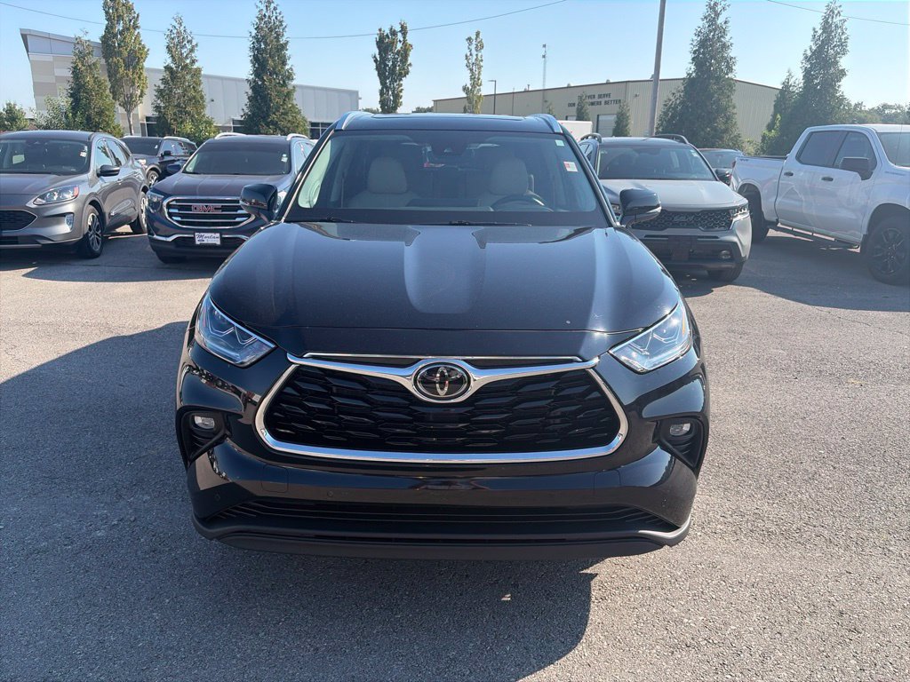 Used 2024 Toyota Highlander Limited AWD/4WD image 9