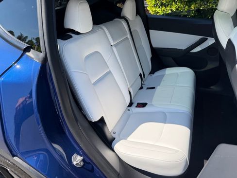 Used 2021 Tesla Model Y Long Range image 40