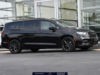 Used 2026 Chrysler Pacifica Limited w/ S Appearance Package FWD video 1