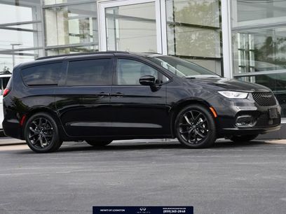 Used 2026 Chrysler Pacifica Limited w/ S Appearance Package