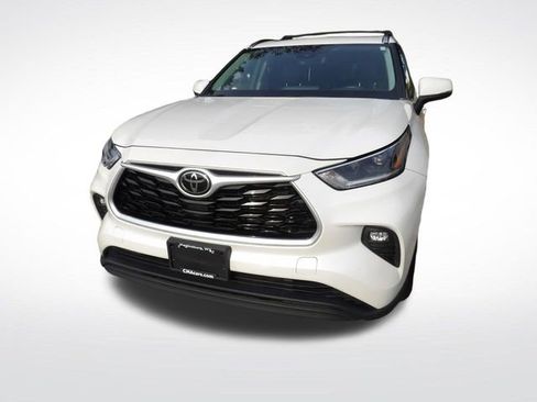 Used 2021 Toyota Highlander XLE image 4