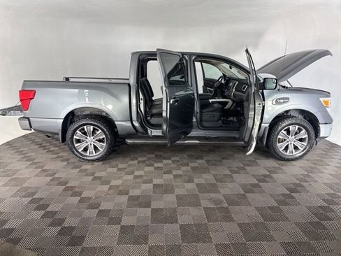 Used 2017 Nissan Titan SL AWD/4WD image 14
