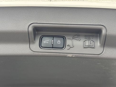 Used 2020 Ford Explorer Platinum w/ Premium Technology Package AWD/4WD image 16