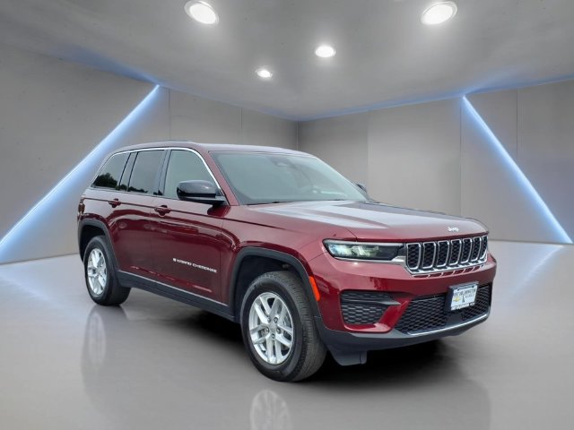 Used 2024 Jeep Grand Cherokee Laredo X w/ Luxury Tech Group I AWD/4WD image 1