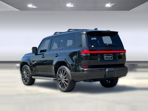 Used 2025 Lexus GX 550 w/ Accessory Package (2T) AWD/4WD image 3