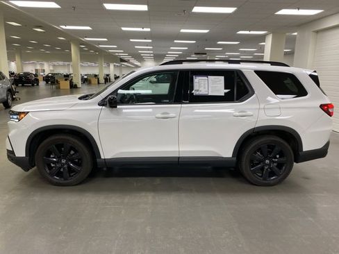 Used 2025 Honda Pilot Black Edition image 4