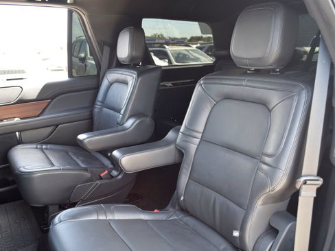 Used 2023 Lincoln Navigator Reserve RWD image 18
