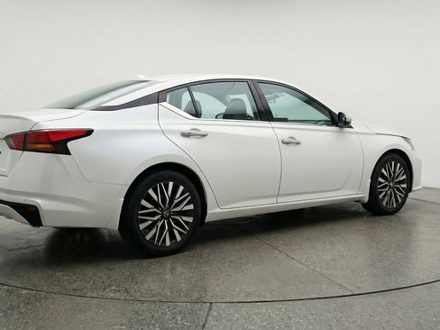 Used 2025 Nissan Altima 2.5 SV FWD image 9