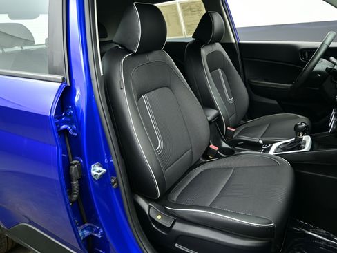 Certified 2025 Hyundai Venue Limited image 13