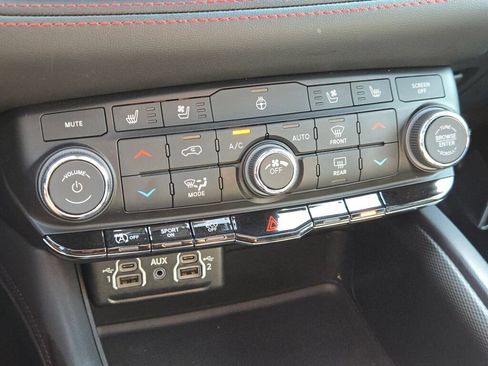 Used 2024 Dodge Durango GT AWD/4WD image 31