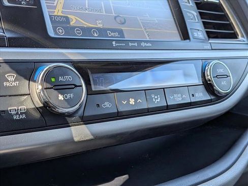 Used 2016 Toyota Highlander XLE image 9