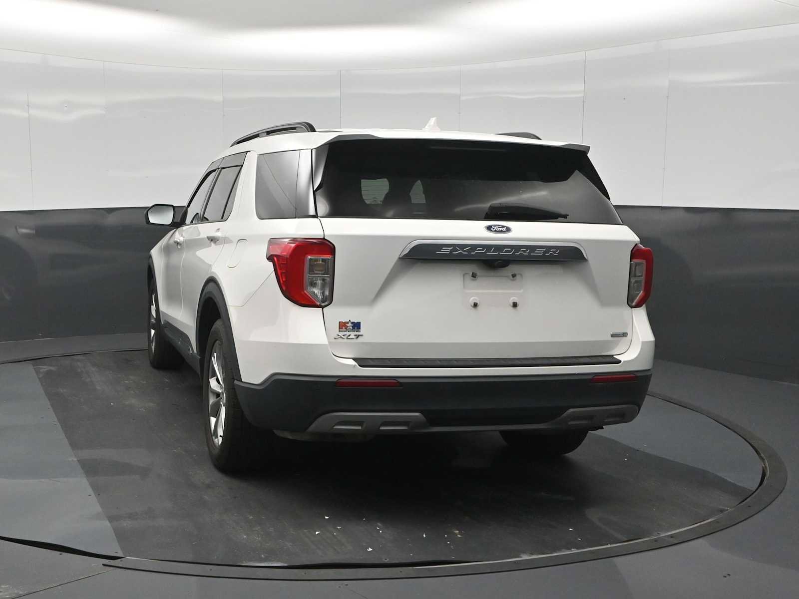 Used 2020 Ford Explorer XLT w/ Equipment Group 202A AWD/4WD image 7
