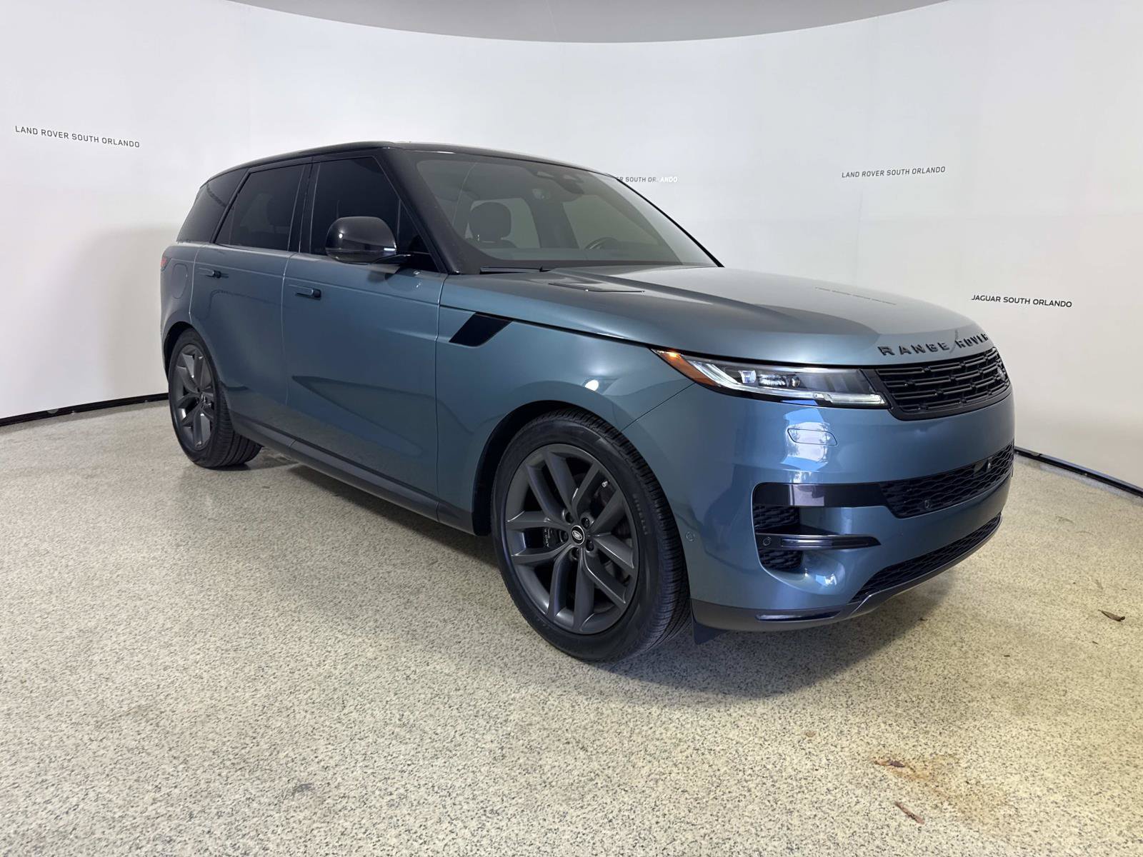 Used 2024 Land Rover Range Rover Sport SE AWD/4WD image 7