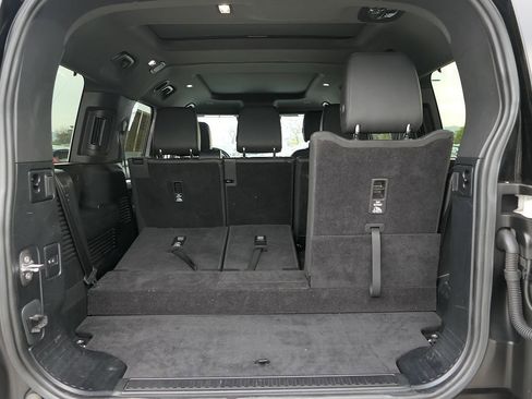 Used 2024 Land Rover Defender 130 X-Dynamic SE AWD/4WD image 23