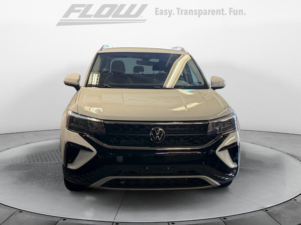 Used 2023 Volkswagen Taos SE FWD image 3