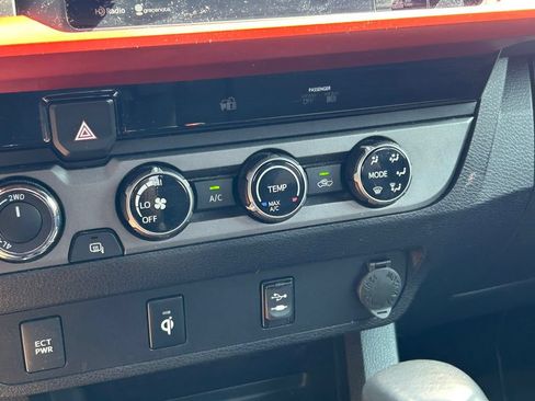 Used 2016 Toyota Tacoma TRD Sport w/ Towing Package AWD/4WD image 31