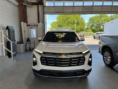 New 2026 Chevrolet Equinox LT FWD image 2