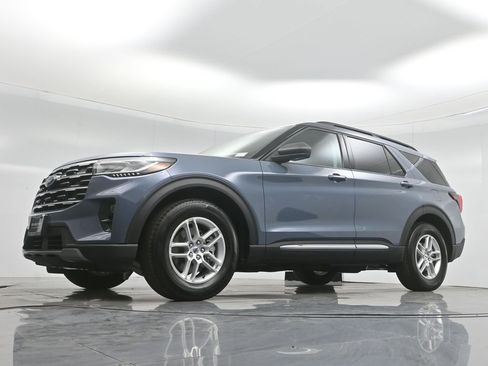 Used 2025 Ford Explorer Active image 50