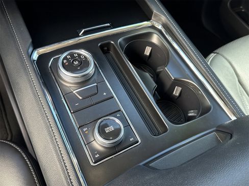 Certified 2024 Ford Expedition XLT image 23