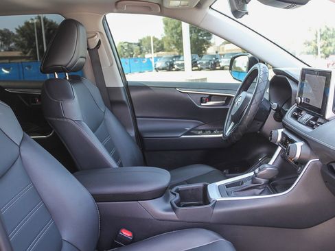 Used 2025 Toyota RAV4 XLE Premium image 19