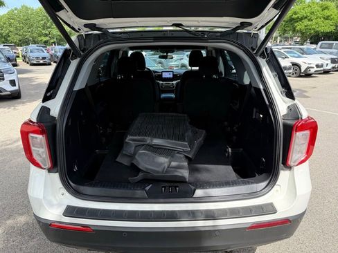 Used 2023 Ford Explorer XLT AWD/4WD image 25