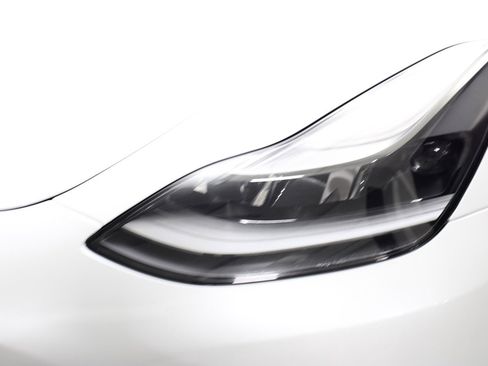 Used 2023 Tesla Model 3 Standard Range image 23