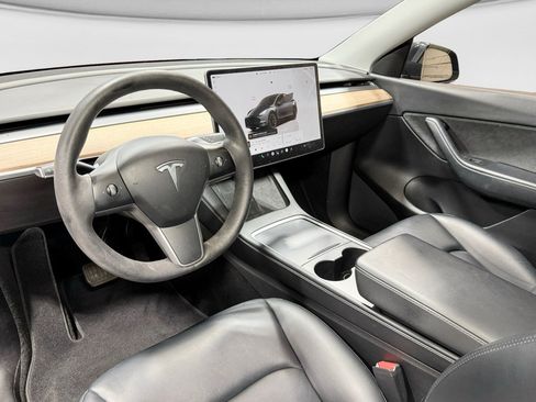 Used 2022 Tesla Model Y Long Range AWD/4WD image 16