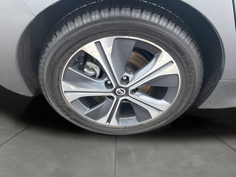 Used 2019 Nissan Leaf SV w/ SV Technology Package image 17