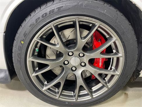 Used 2015 Dodge Challenger SRT image 10