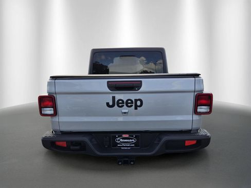 Used 2023 Jeep Gladiator Sport AWD/4WD image 6