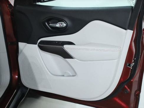 Certified 2020 Jeep Cherokee Latitude Lux w/ Quick Order Package 26H Lux image 33