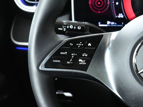 Used 2025 Mercedes-Benz GLC 350e 4MATIC image 18