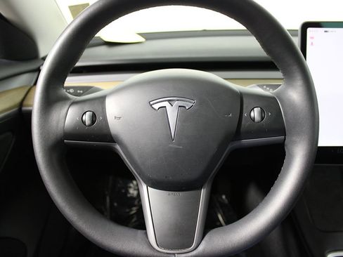 Used 2023 Tesla Model 3 Standard Range image 7
