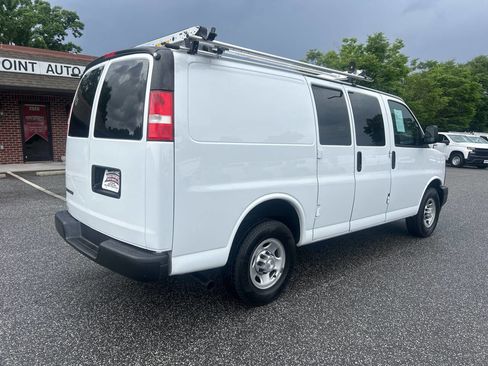 Used 2017 Chevrolet Express 2500 RWD image 9